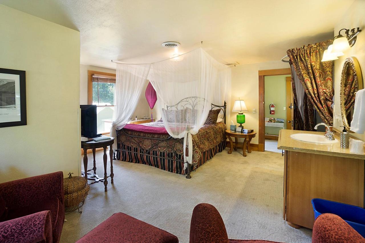 Avenue Hotel Bed And Breakfast Маниту-Спрингс Экстерьер фото